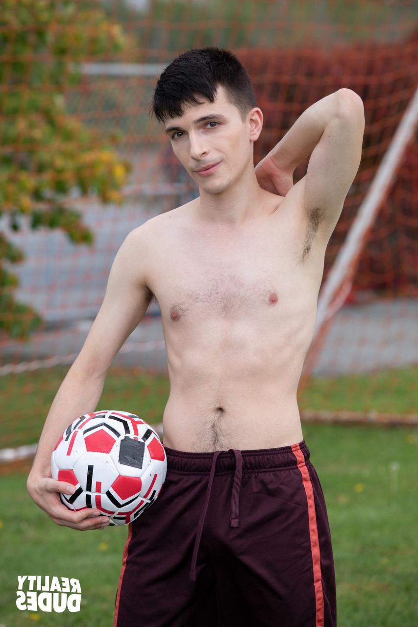 18P O jogador de futebol gay Ryan Bones é fodido pelo padrasto Felix Odair