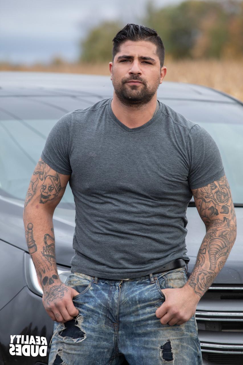 18P O jogador de futebol gay Ryan Bones é fodido pelo padrasto Felix Odair