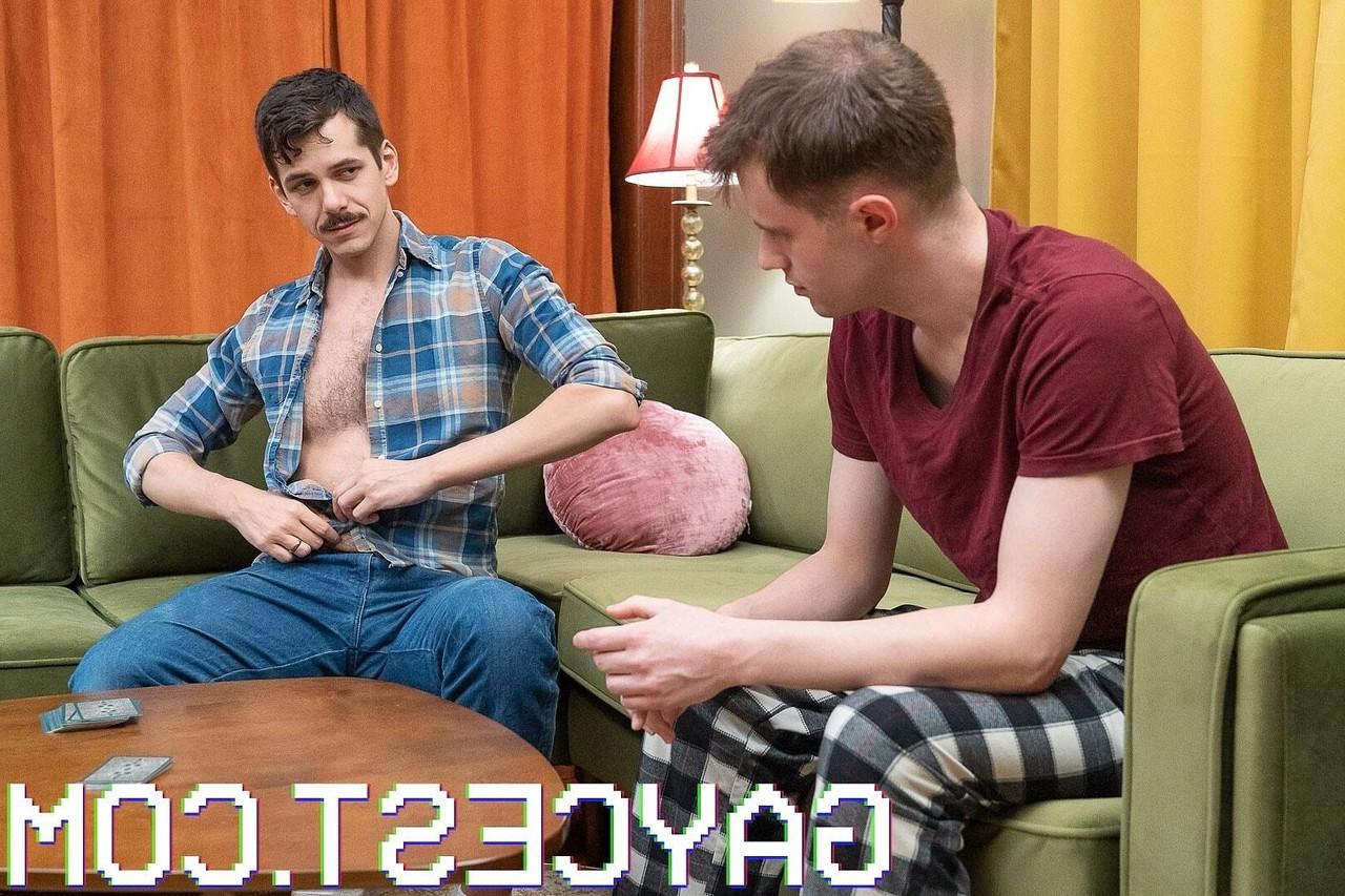 20P Perverted gay boy Maxx Lear rims and fucks his stepdad from behind