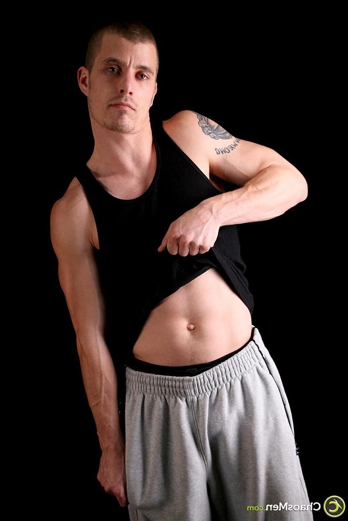 20P Muscular stud Franke strips fully naked and shows off his big cock