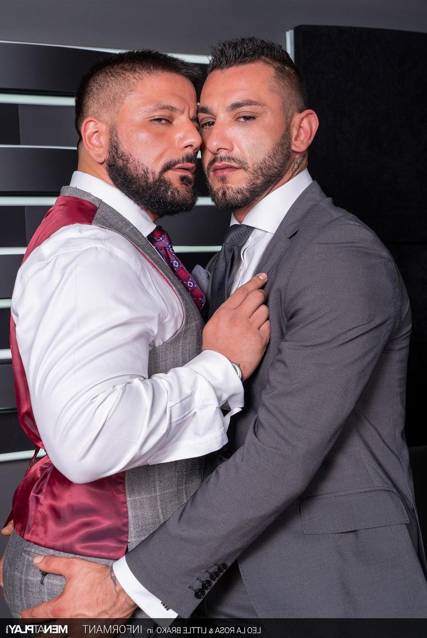20P Revendedor de carros Leo La Rosa é fodido na bunda pelo gay gostoso Little Brako