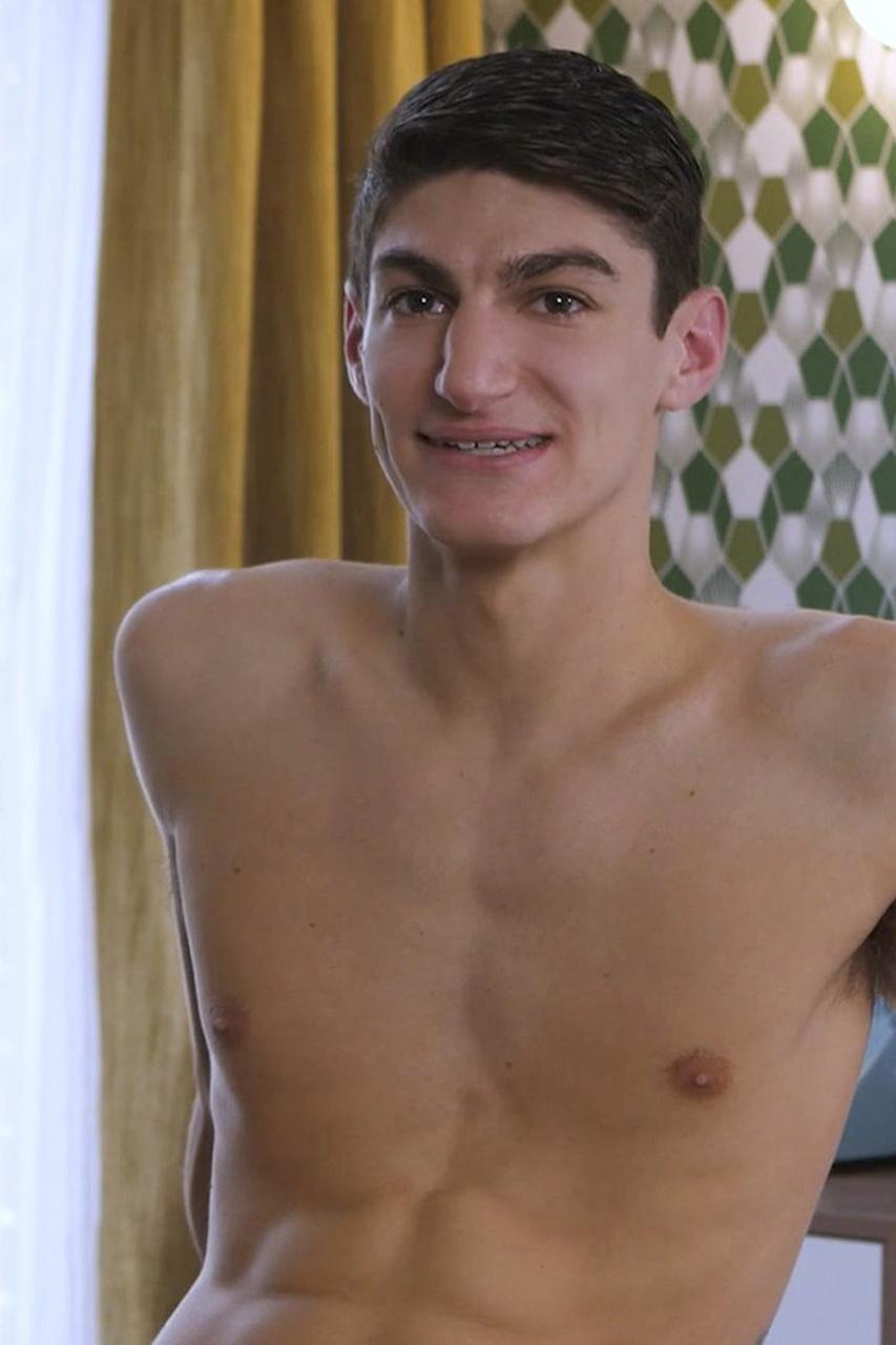 9P O gay musculoso Manuel Skye gosta de sexo anal estilo cachorrinho com Aiden Ward