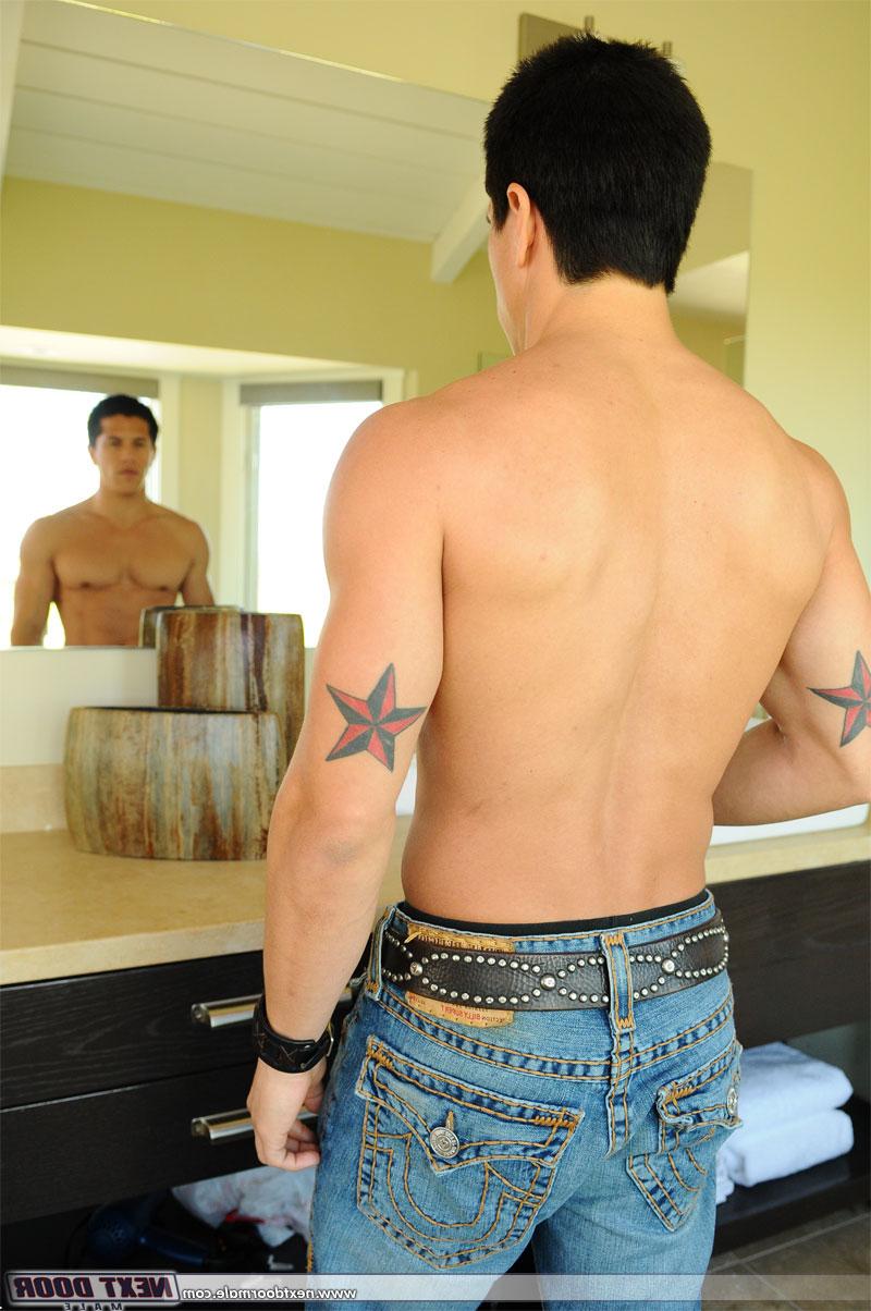20P Latino stud A.J. Irons exposes his six pack while jerking off on the bed