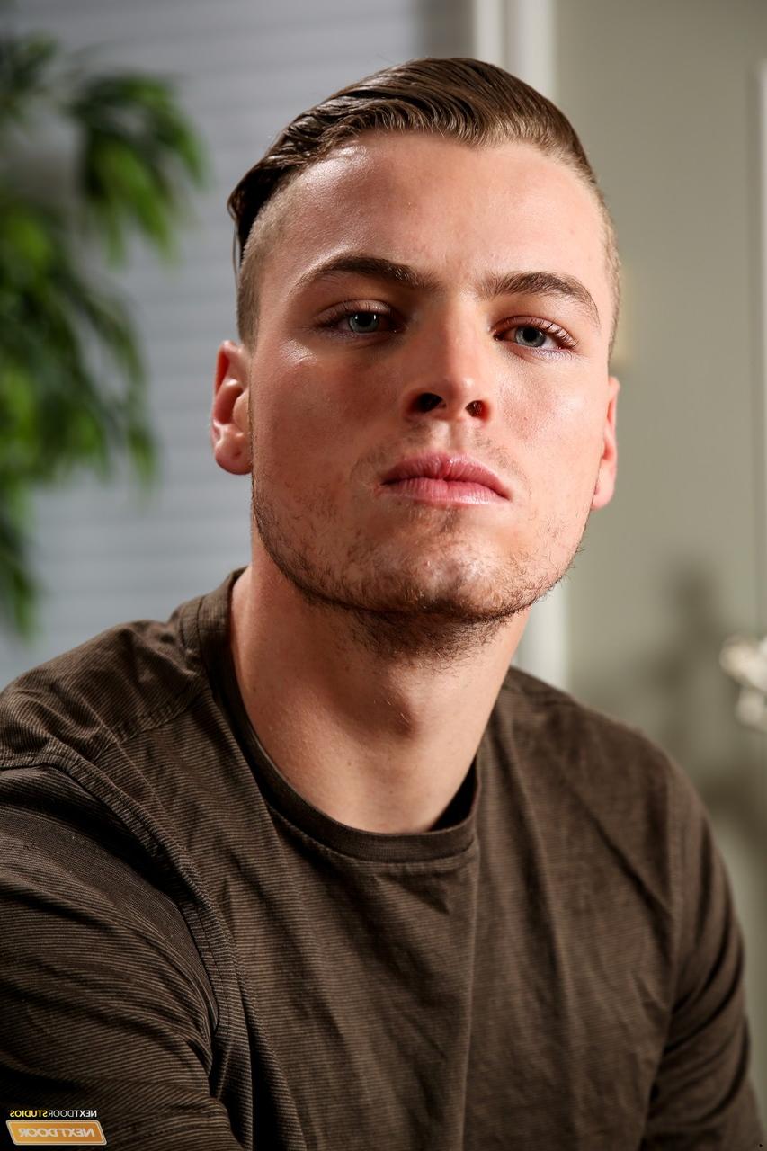20P Gay chaud avec un bras encré, Zane Porter sort sa trique raide