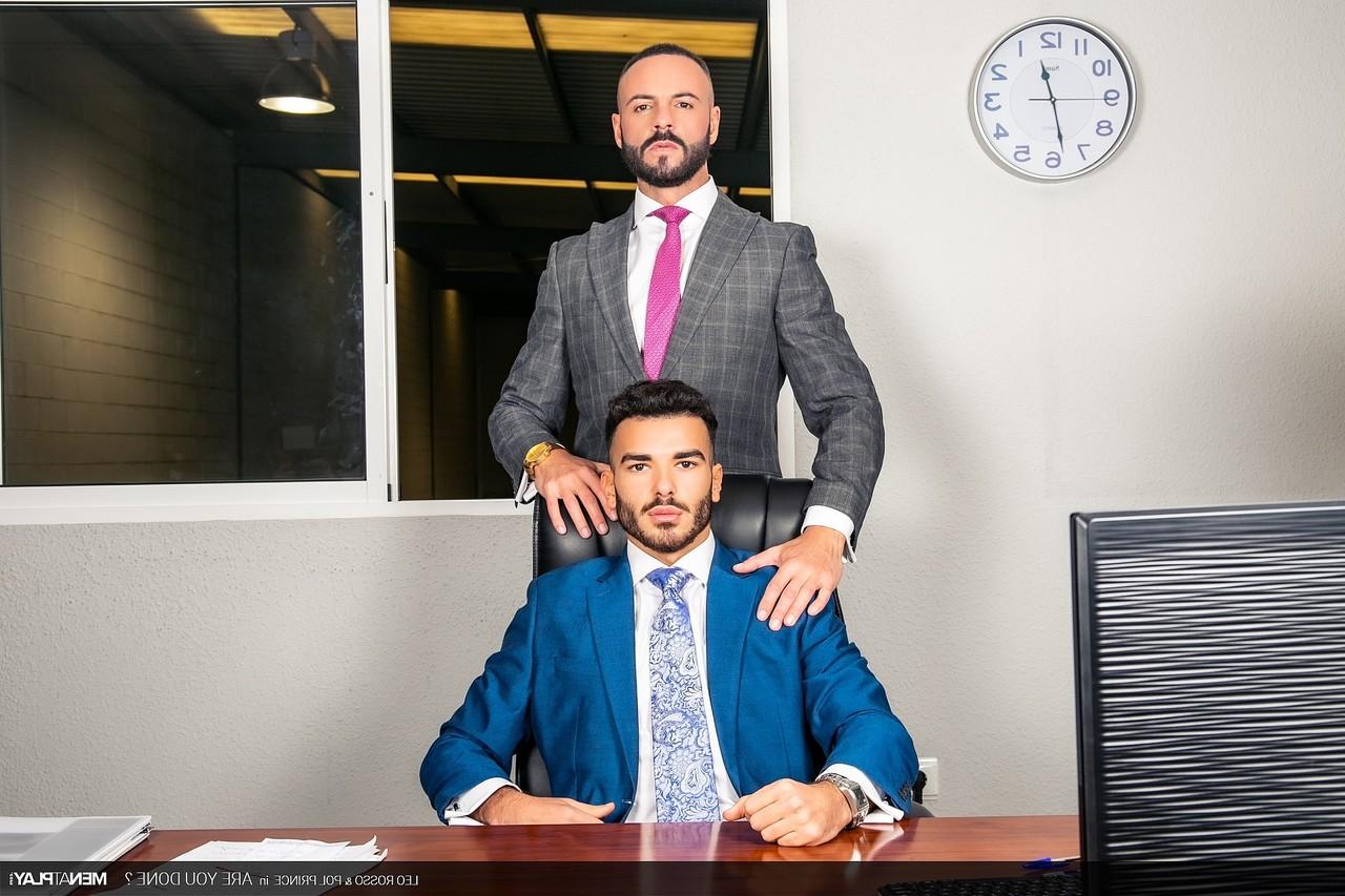 20P Les latinos gays SLeo Rosso et Pol Prince se baisent les gros culs au travail