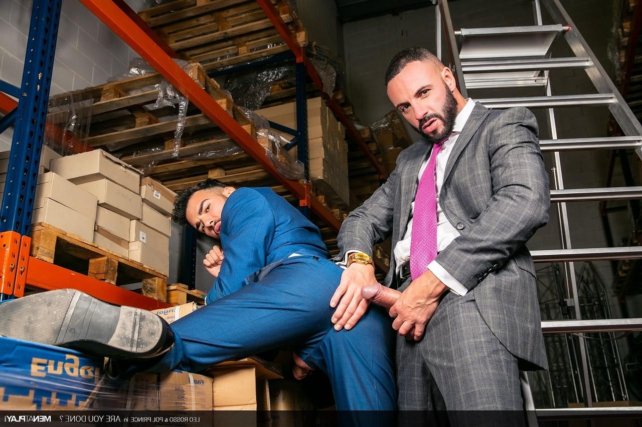 20P Les latinos gays SLeo Rosso et Pol Prince se baisent les gros culs au travail