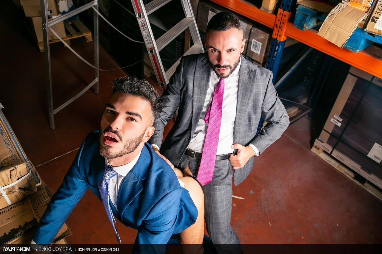 20P Les latinos gays SLeo Rosso et Pol Prince se baisent les gros culs au travail