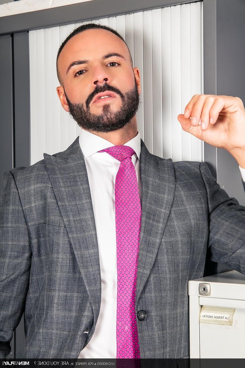20P Les latinos gays SLeo Rosso et Pol Prince se baisent les gros culs au travail