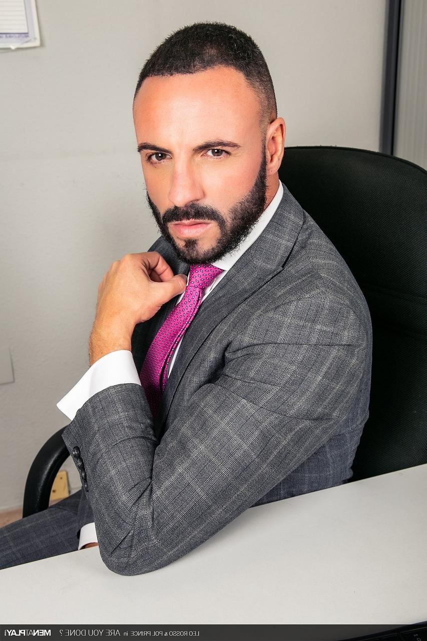 20P Les latinos gays SLeo Rosso et Pol Prince se baisent les gros culs au travail