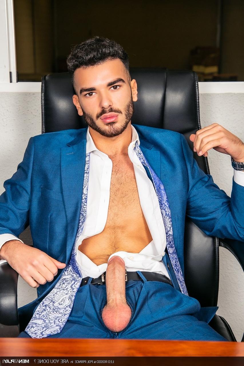 20P Les latinos gays SLeo Rosso et Pol Prince se baisent les gros culs au travail