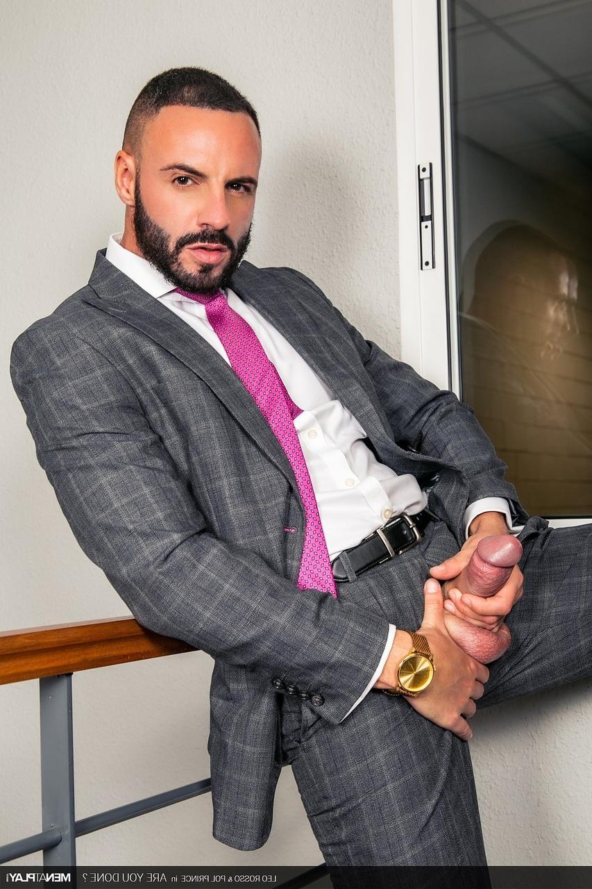 20P Les latinos gays SLeo Rosso et Pol Prince se baisent les gros culs au travail