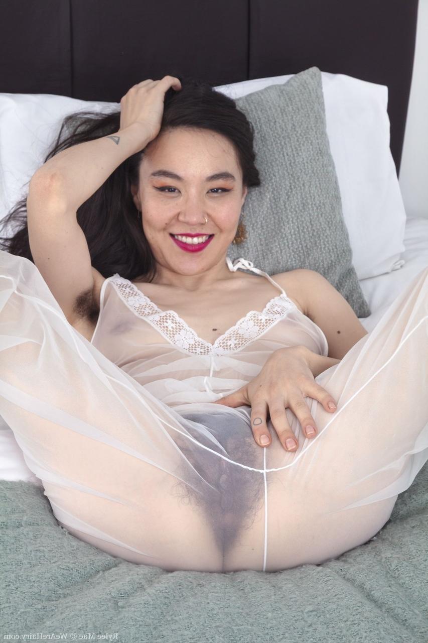 20P Gorgeous amateur Rylee Mae spreads her irresistible hairy pussy up close
