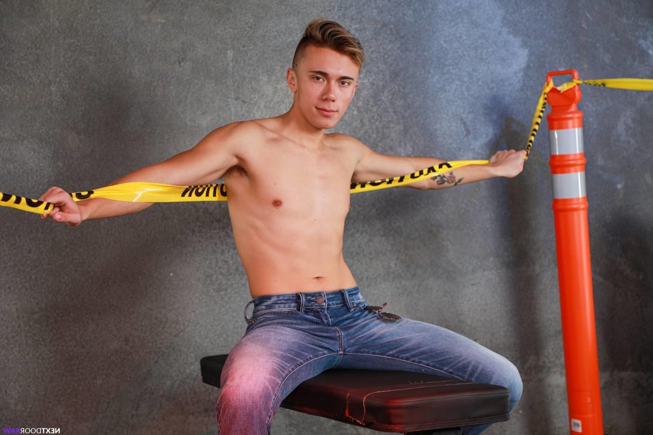 20P Muscular gay hunk Roman Todd has hardcore anal sex with a cute twink