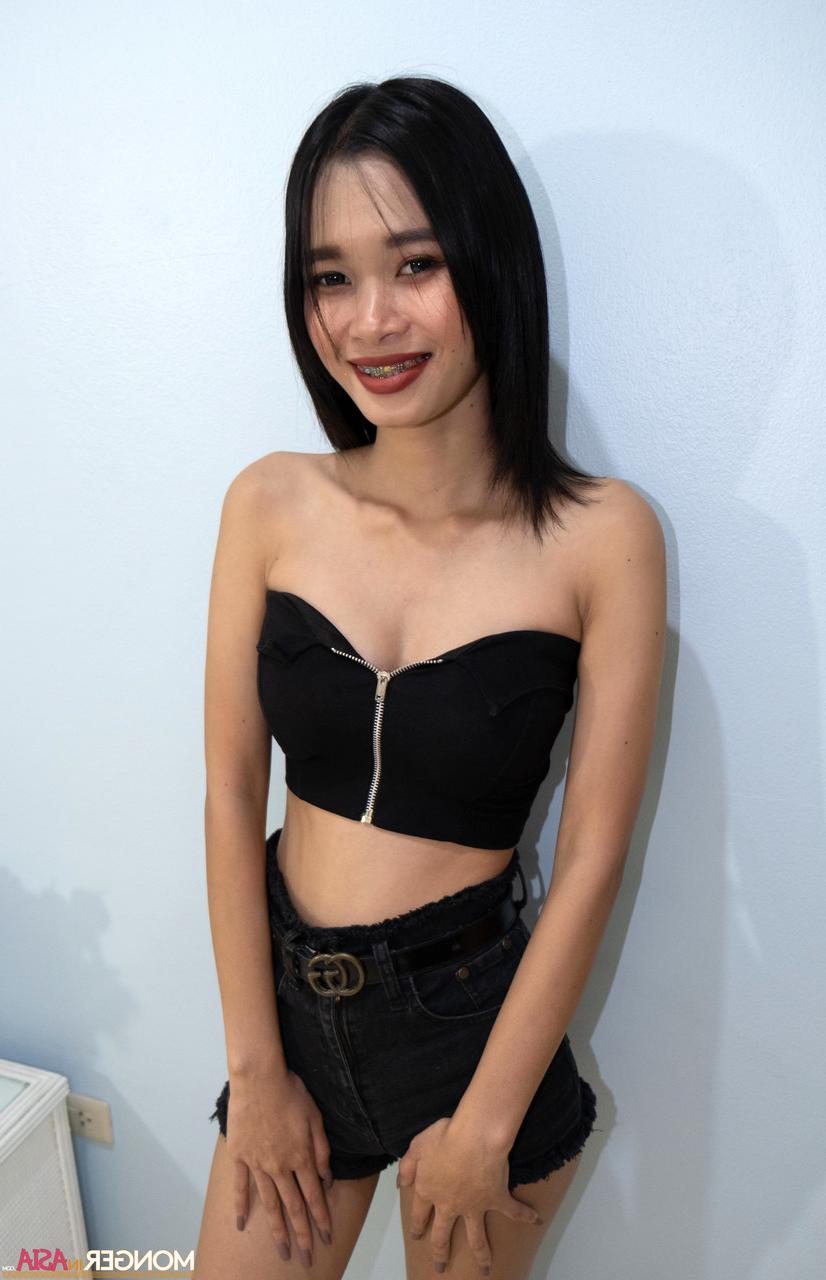 9P A linda adolescente tailandesa Bussaba faz topless no casting e mostra os seios