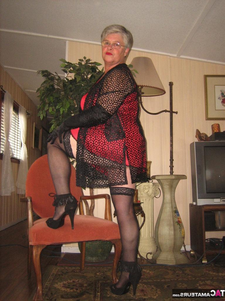 20P Old lady Girdle Goddess casts off lingerie to pose nude in hosiery and gloves