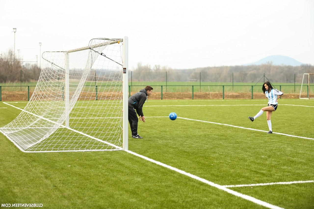 20P セクシーなアルゼンチンのサッカー選手レクシー A が熱いマッサージを受けてファック
