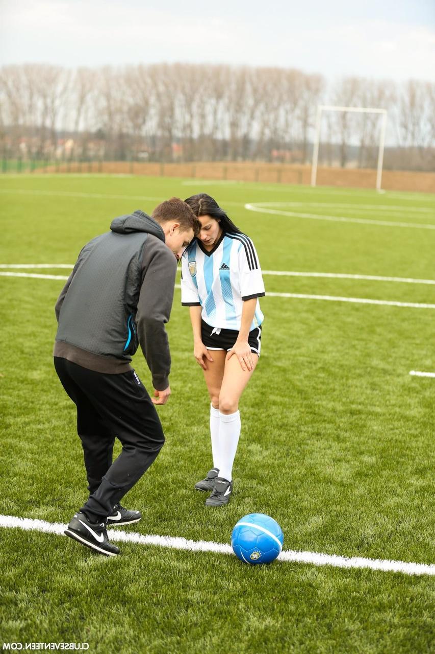 20P セクシーなアルゼンチンのサッカー選手レクシー A が熱いマッサージを受けてファック