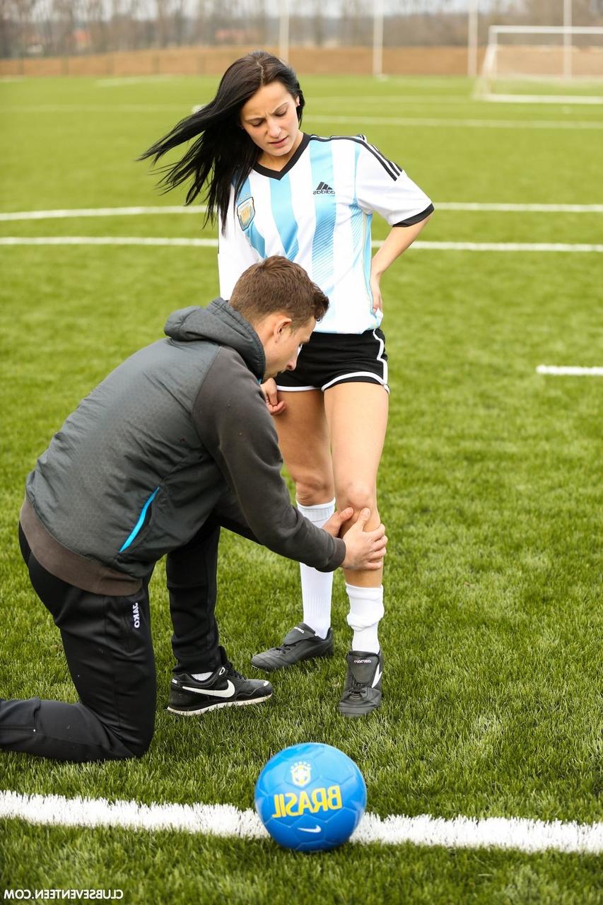 20P セクシーなアルゼンチンのサッカー選手レクシー A が熱いマッサージを受けてファック