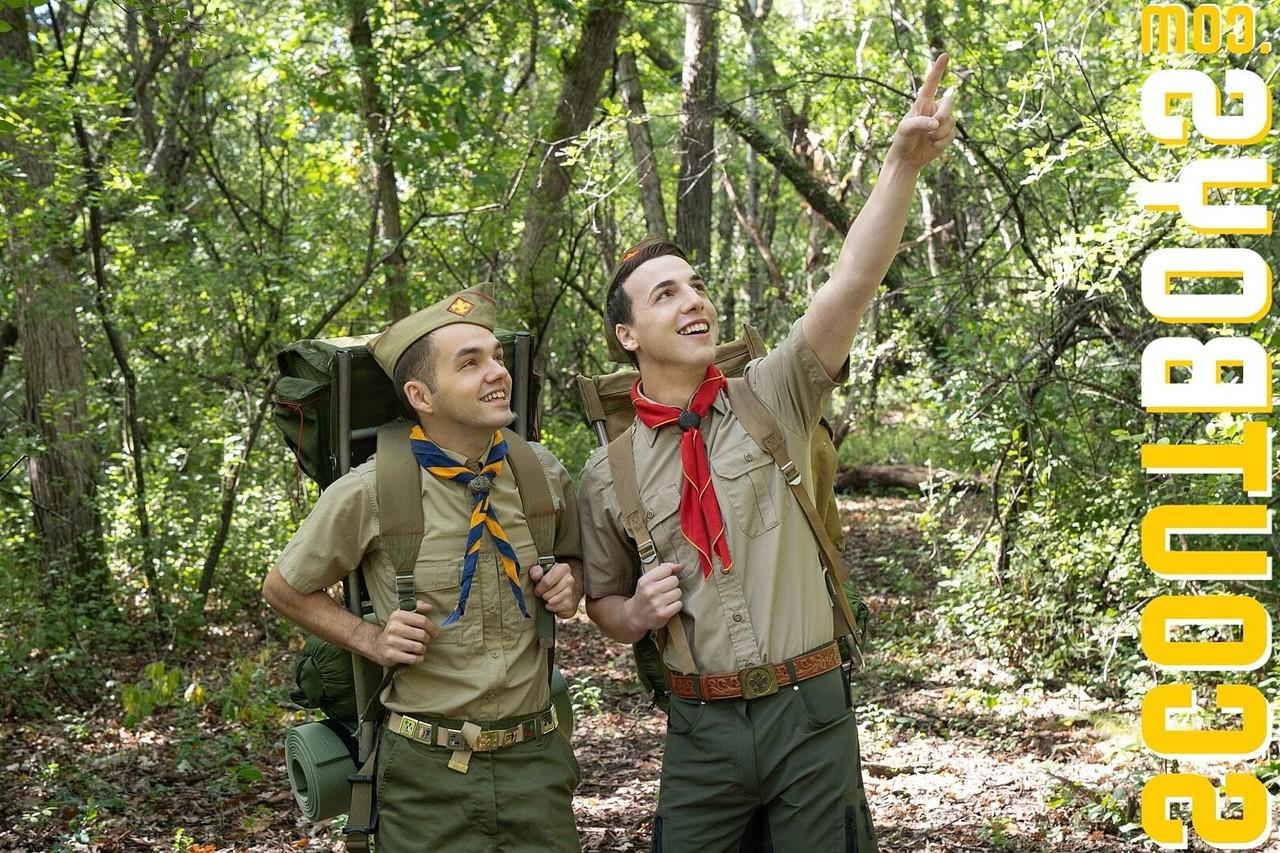 20P Scoutmasters Charger e Smith batem nos guardas florestais Marcus e Troye em um 4some gay