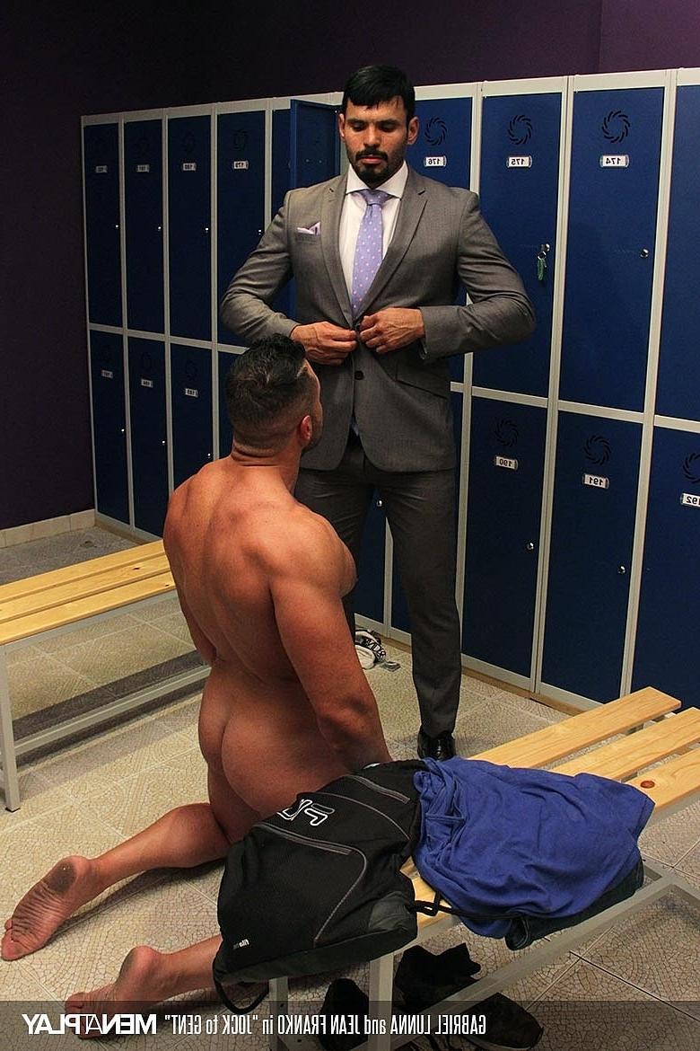 20P Gabriel Lunna et Jean Franko, mecs gays musclés, baisent dans les vestiaires