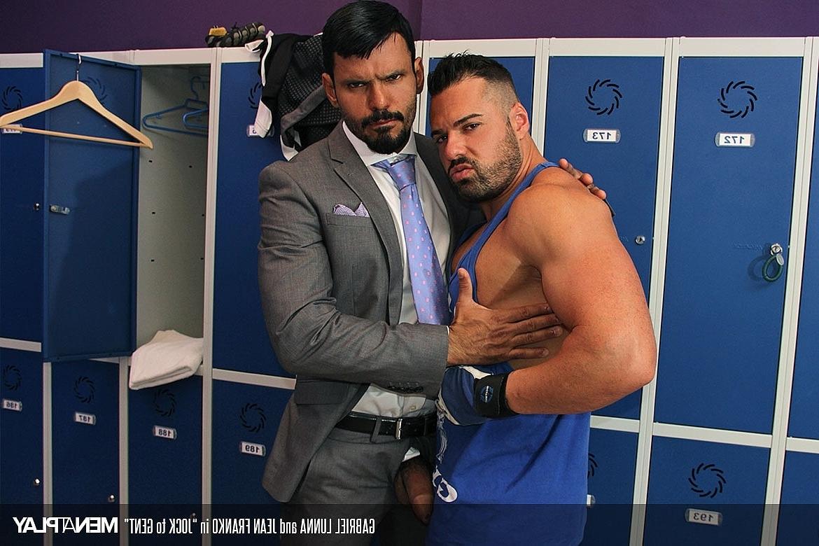 20P Gabriel Lunna et Jean Franko, mecs gays musclés, baisent dans les vestiaires