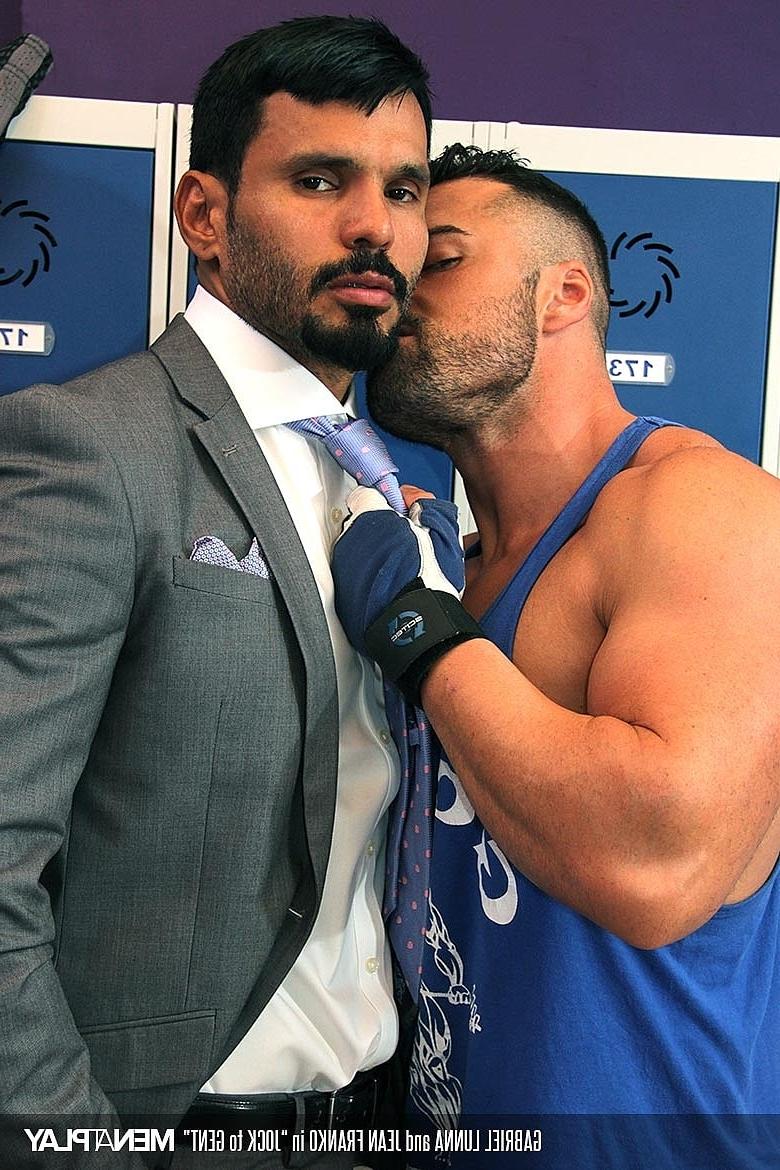 20P Gabriel Lunna et Jean Franko, mecs gays musclés, baisent dans les vestiaires