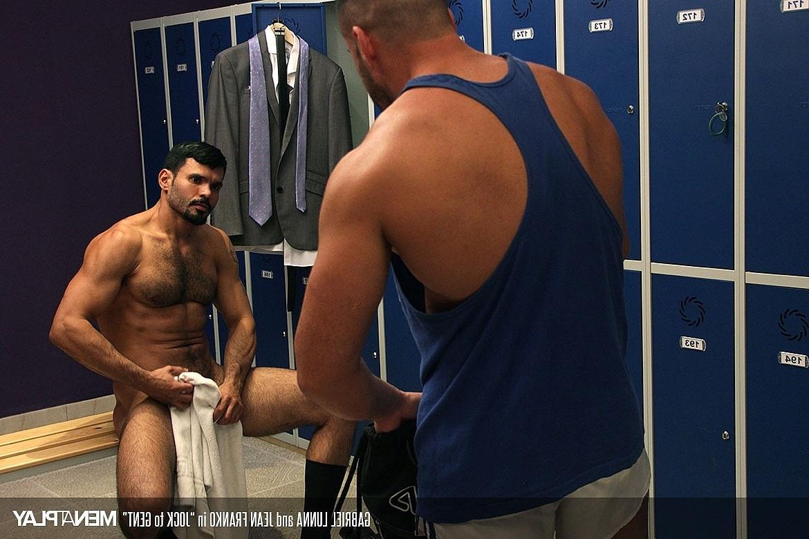 20P Gabriel Lunna et Jean Franko, mecs gays musclés, baisent dans les vestiaires