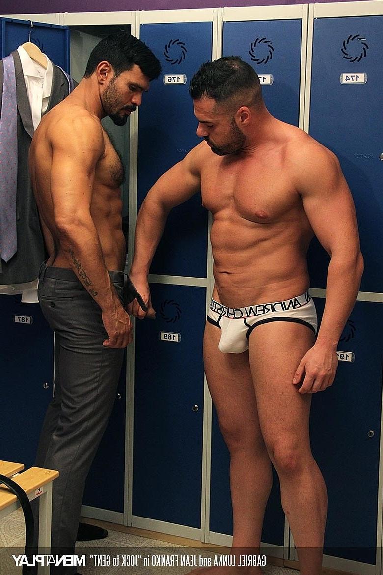 20P Gabriel Lunna et Jean Franko, mecs gays musclés, baisent dans les vestiaires