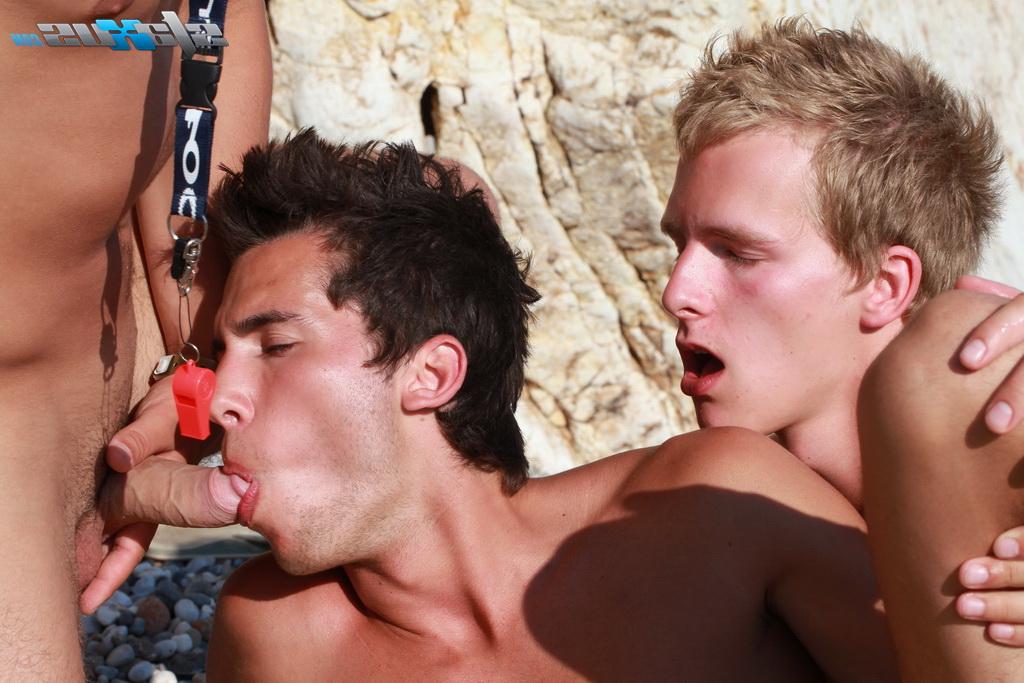 18P Mathew Ross, Nicolas Cruz & Jon Roz fucking each other in a gay beach 3some