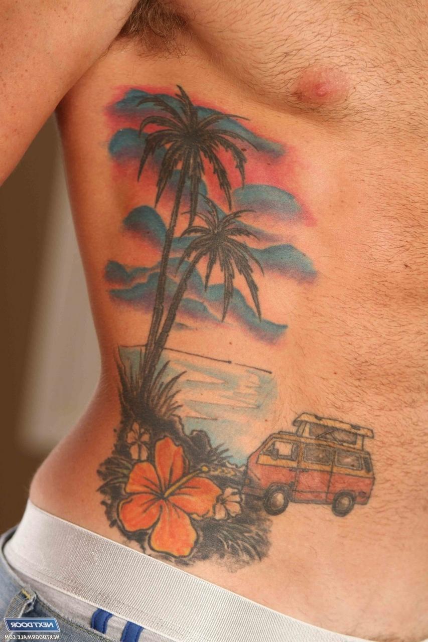 20P O garanhão tatuado Kody Slater exibindo seu pau grande e corpo atlético