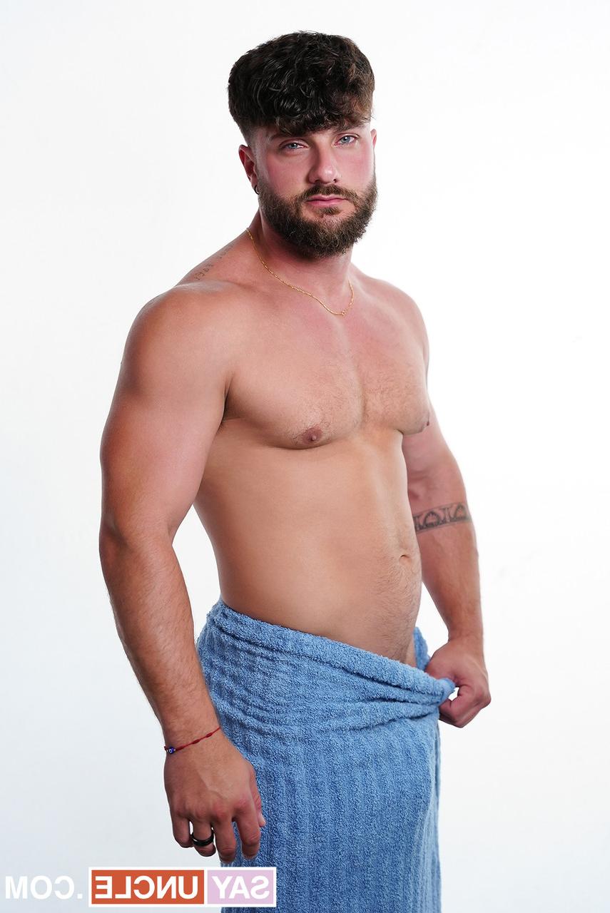 20P Des hommes gays ont des relations sexuelles anales hardcore avec des minets chauds dans une compilation torride