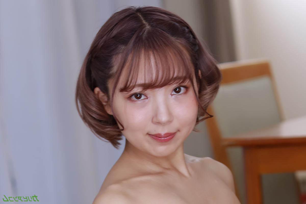 20P A excêntrica japonesa Mone Namikata expõe seu corpo esguio antes do sexo pesado