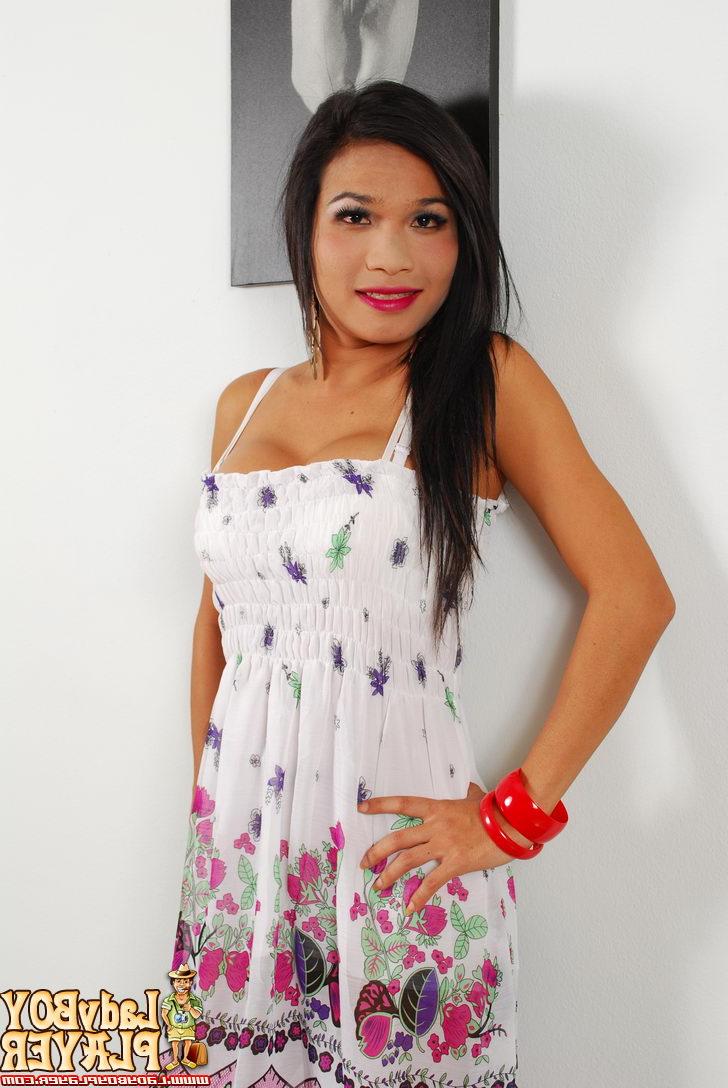 12P Ladyboy Player с галереей обнаженных глаз