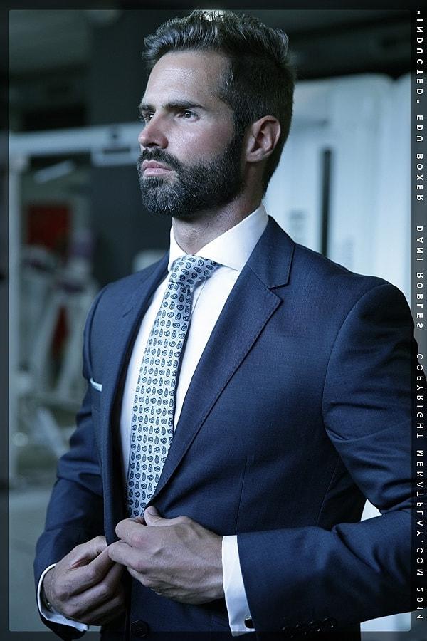 20P Les beaux hommes d'affaires gays Dani Robles et Edu Boxer baisent à la salle de sport
