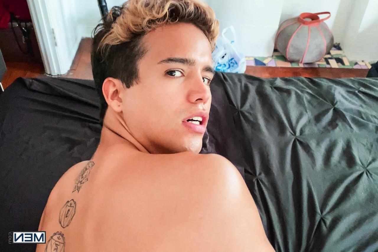 20P Men Com Axel Kane, Johnny Bandera