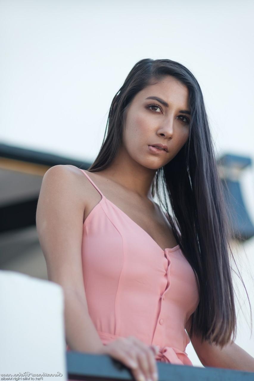 17P Dos elegantes damas porno London River y Gianna Dior quieren diversión lésbica