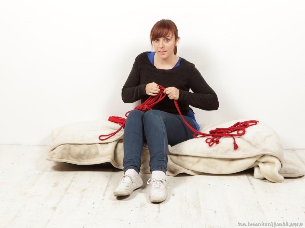 16P Natural redhead manages to hogtie herself while fully clothed