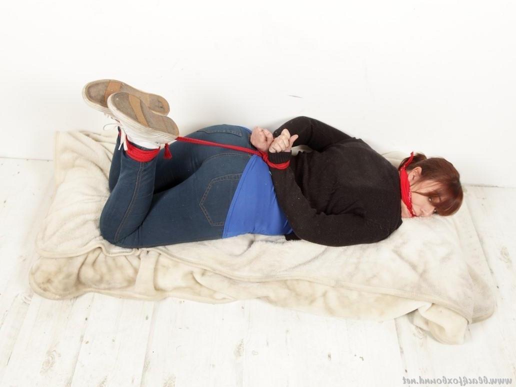 16P Natural redhead manages to hogtie herself while fully clothed