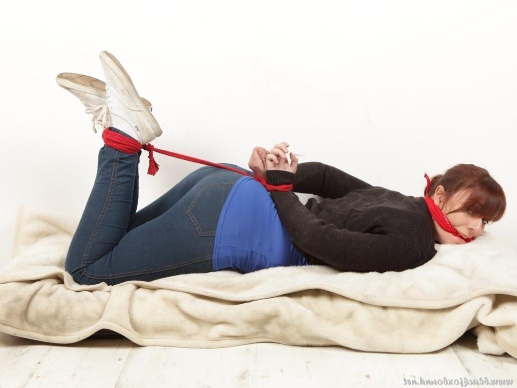 16P Natural redhead manages to hogtie herself while fully clothed