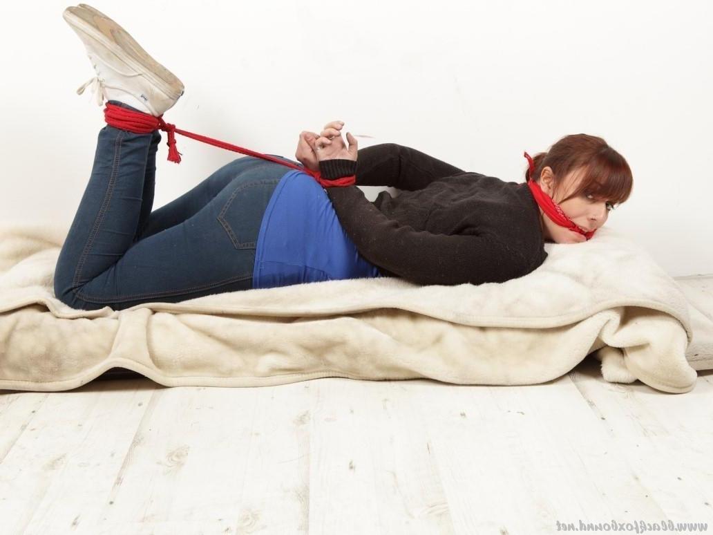 16P Natural redhead manages to hogtie herself while fully clothed