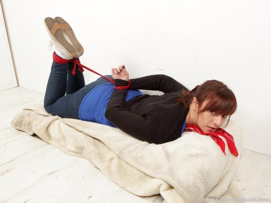 16P Natural redhead manages to hogtie herself while fully clothed
