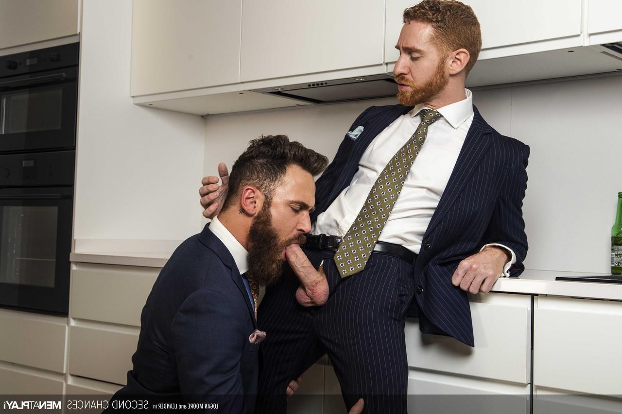 20P Homens gays de terno Leander e Logan Moore fazem sexo anal hardcore