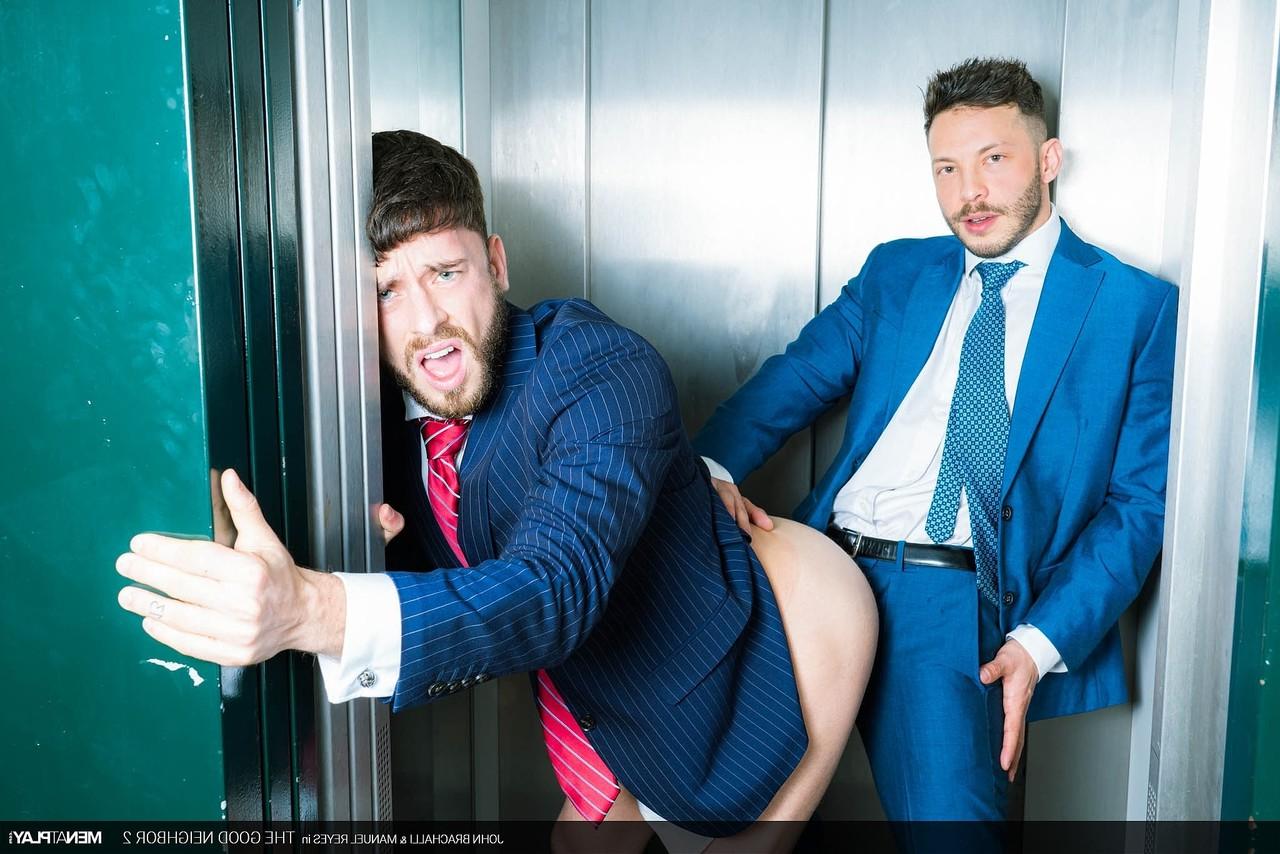 20P Os gays John Brachalli e Manuel Reyes se trocam e fazem sexo anal selvagem