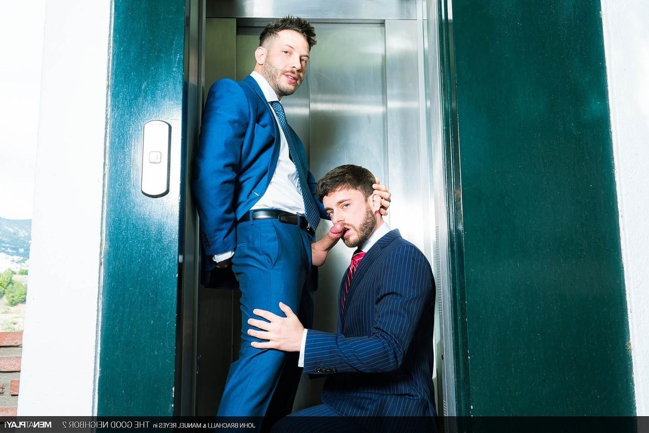 20P Os gays John Brachalli e Manuel Reyes se trocam e fazem sexo anal selvagem