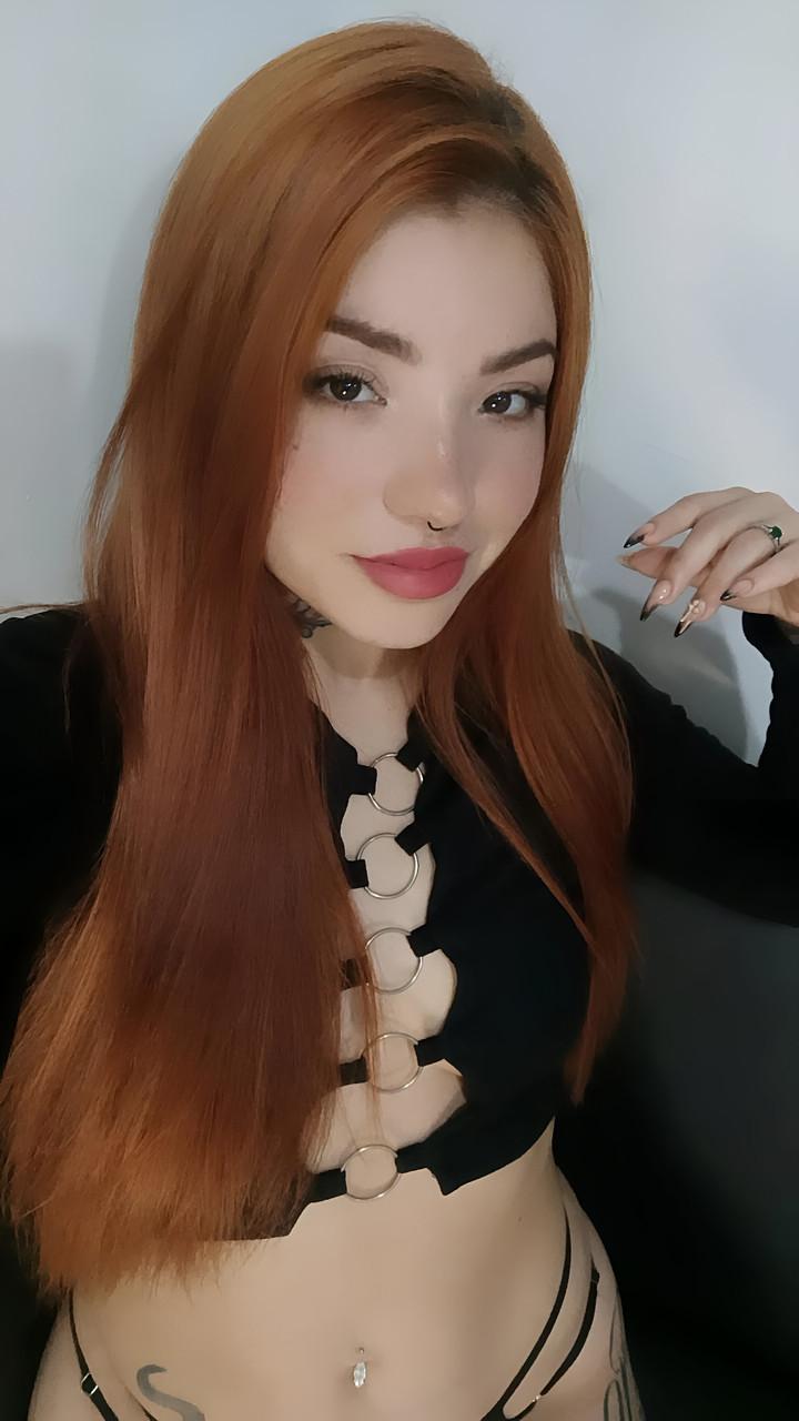 10P Tattooed OnlyFans cam babe Teffa Oficial shows off her big booty