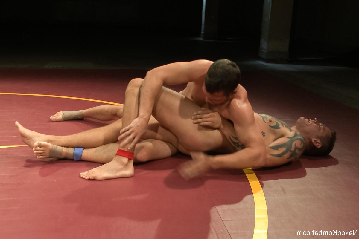 20P Hayden Richards et Jace Chambers nus dans Kombat