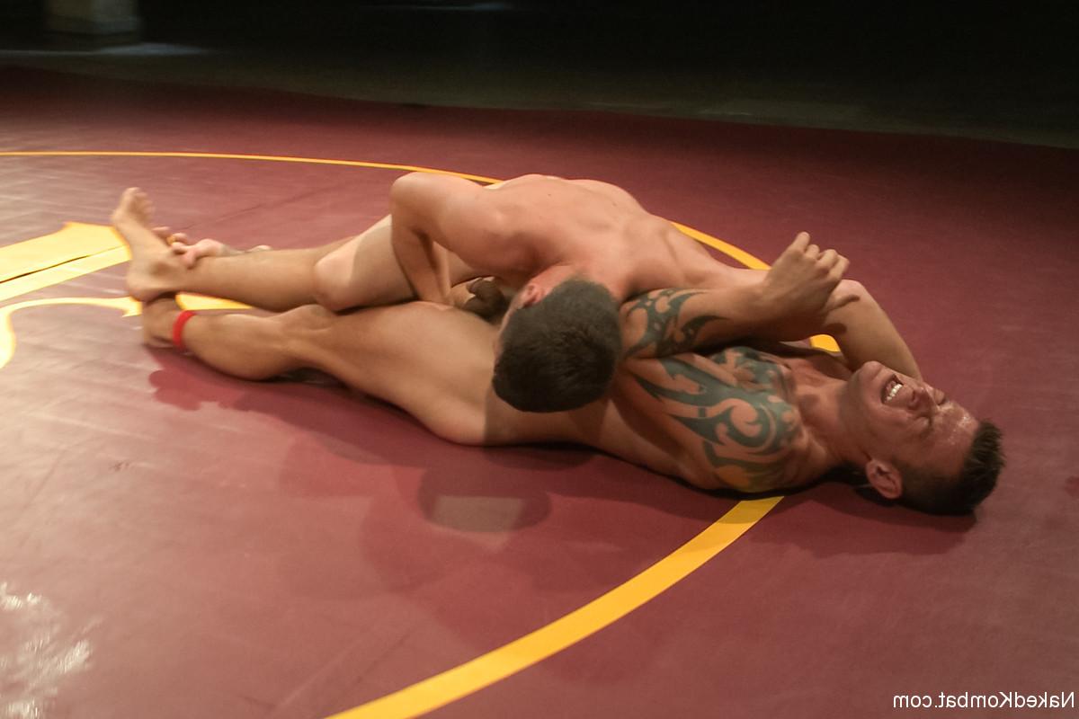 20P Hayden Richards et Jace Chambers nus dans Kombat