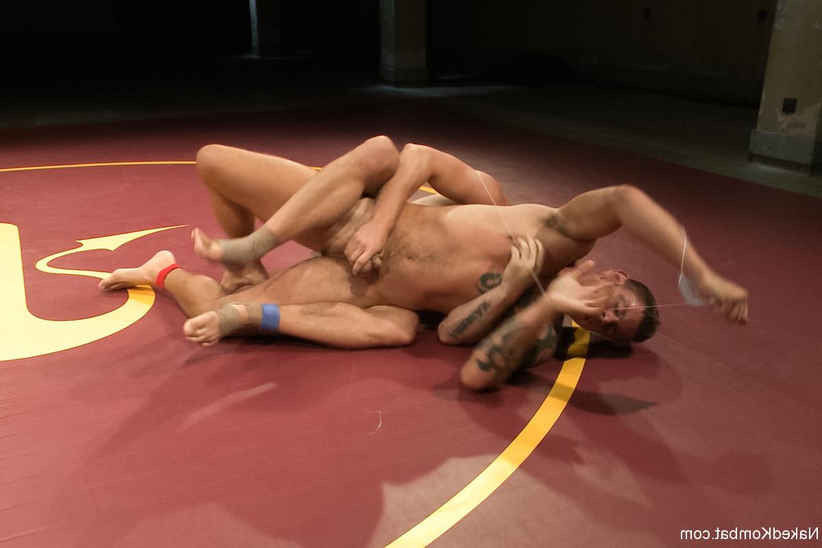 20P Hayden Richards et Jace Chambers nus dans Kombat