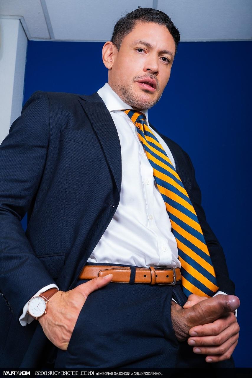 20P Gay sales manager John Rodriguez gets screwed by his boss Nicholas Bardem