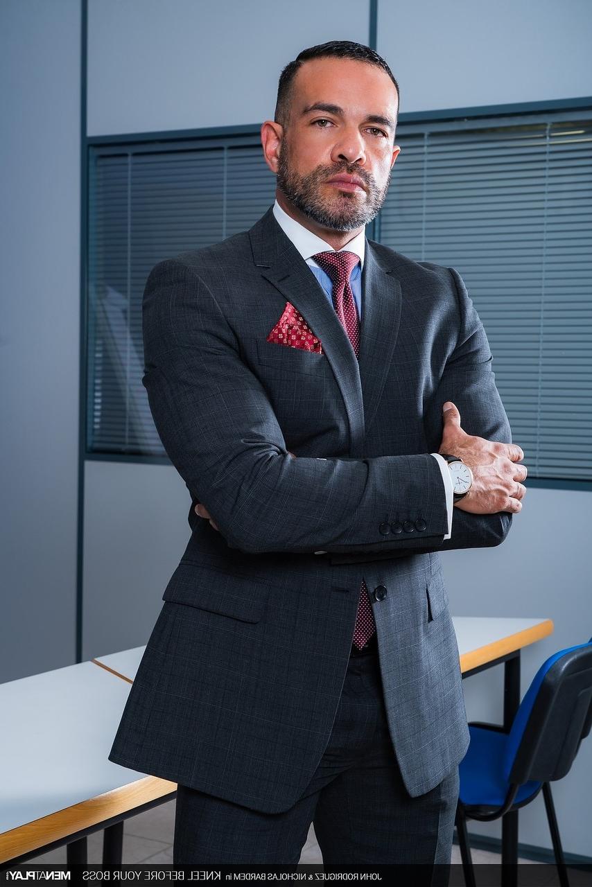 20P Gay sales manager John Rodriguez gets screwed by his boss Nicholas Bardem